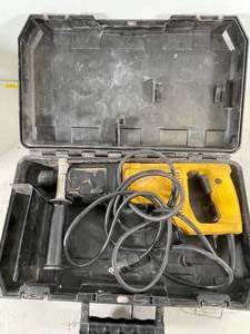 lot 106 image: Dewalt DW567 Hammer Drill
