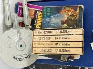 lot 124 image: Teenage boy bundle