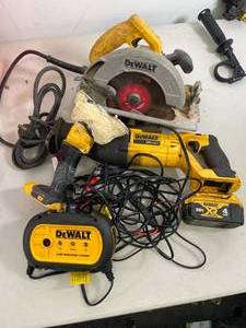 lot 146 image: Dewalt Grab Bag