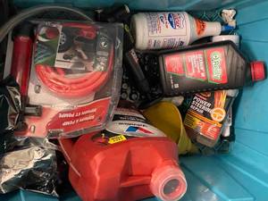 lot 179 image: Box of Misc Automotive stuff