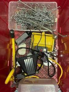 lot 250 image: Shop lights and metal stuff