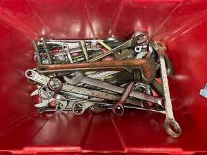 lot 266 image: Box Of Heavy Tools
