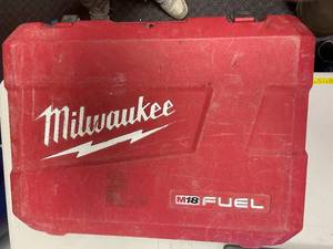 lot 286 image: Miwaukee Case and Large socket wrench