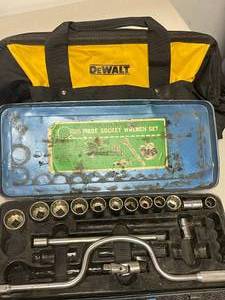 lot 293 image: Dewalt Bag and raket set