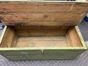 lot 299 image: Vintage Chest