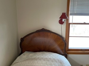 lot 3 image: Twin Size bed headboard and footboard