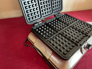 lot 56 image: Cuisinart 6-slice Iron Waffle Maker