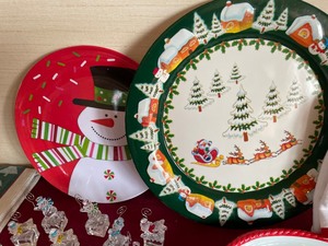 lot 59 image: Christmas Linens and Decorations