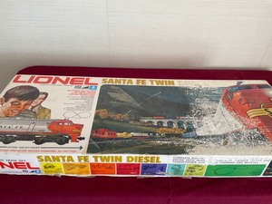 lot 12 image: Lionel Train Set with 1974 date on the Manual