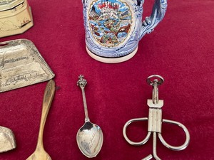 lot 281 image: Collectors Delight from 1974 Worlds Fair, Queens Silver Jubilee and More