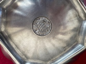 lot 340 image: Wilton Armetale bowl, Pottery Jar and Trivet
