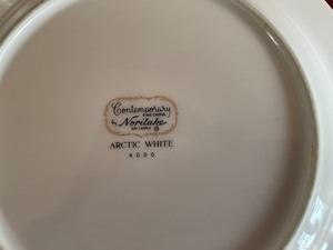 lot 205 image: Dinnerware - Noritake Artic White