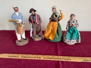 lot 203 image: Wood carved figurines