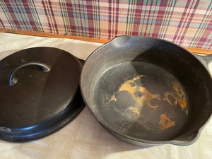lot 135 image: Cast Iron Pan with Lid-Chicken Pan 8