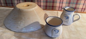 lot 137 image: Kemps Creamer and Sugar Bowl , Pottery Bowl