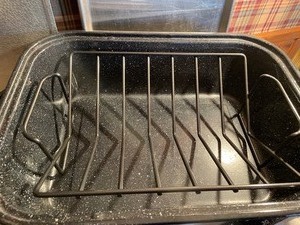lot 280 image: Oven Roasters, Cookie Sheets, Broiling Pan, Roaster Rack