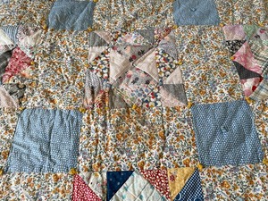lot 16 image: Feed Sack Fabric Hourglass pattern Quilt