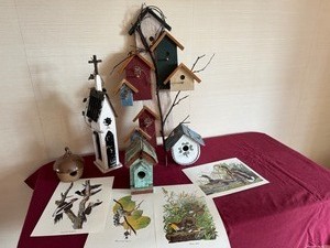 lot 61 image: Birdhouses Dcor and Pictures