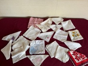 lot 66 image: Vintage Ladies Handkerchiefs