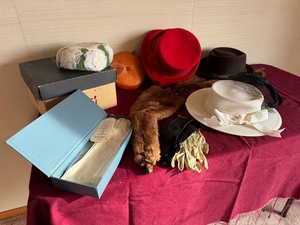 lot 82 image: Vintage Mink Stole and Gloves