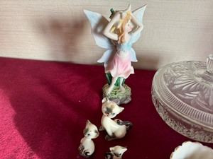 lot 89 image: Vintage Collectibles