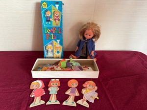 lot 87 image: Peepul Pals Paper Dolls and. Vintage Dolls