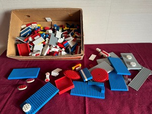 lot 86 image: Assorted Lego Toys