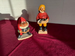 lot 94 image: Henning wood Carvings
