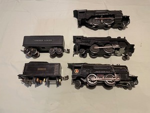 lot 39 image: Three Lionel Engines and Two Coal Cars