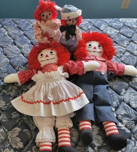Lot of Raggedy Ann cloth dolls