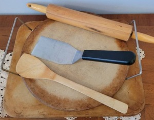Pampered Chef PizzaBaking stones with rolling pin