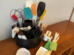 Pampered Chef Utensil Caddy with Cookie Utensils