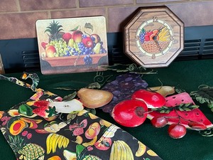 Fruit Kitchen D�cor--apron, artwork, trivet and clock