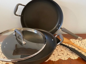 Pampered Chef 5 quart pot and 12 Weekend Skillet with lid & utensils