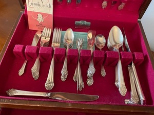 1881 Rogers by Oneida Ltd Silverplated Flatware & Case