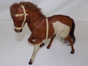 lot 3 image: Native American - Pinto Horse Made With Real Horse Hair