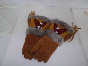 lot 10 image: Native American Hand Beaded Eagle Gloves