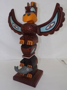 lot 18 image: 1985 Totem Pole (Salmon Bear Thunder Bird)