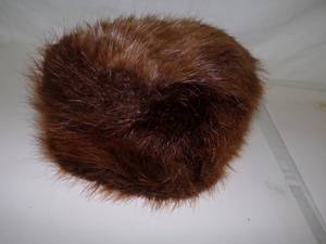 lot 22 image: Vintage Fur Hat