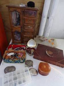 lot 55 image: Large Lot of Costume Jewelry with Jewelry Stand