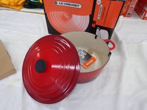 lot 68 image: Le Creuset Cast Iron 11 Round Oven 7 14 QT Never Used