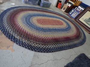 lot 90 image: Large Oval Rug 8x 11