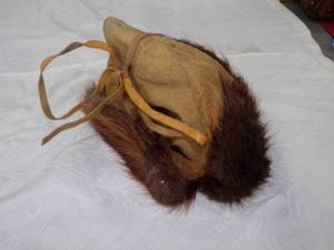 lot 106 image: Vintage Leather and Fur Trapper Hat