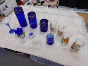 lot 153 image: Smurf, ET, Blue Glass Lot