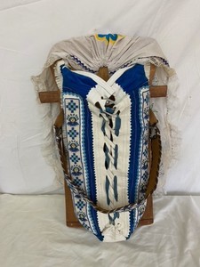 lot 33 image: Authentic Native American Cradleboard