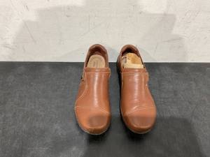 lot 292 image: Clarks Womens Loafers SIZE 10M Cora Tan Leather