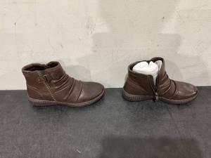 lot 294 image: Clarks Womens Caroline Orchid Ankle Boot SIZE 7.5
