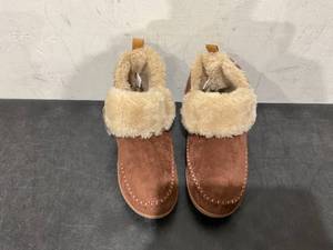 lot 297 image: Dearfoams Womens Alpine Moritz Outdoor Arch Support House Shoe