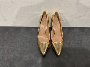 lot 331 image: Naturalizer Womens Anna Pump SIZE 7.5