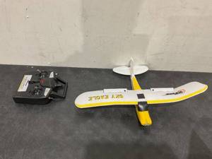 lot 376 image: USED Top Race RC Plane 4 Channel Ready to Fly Planes